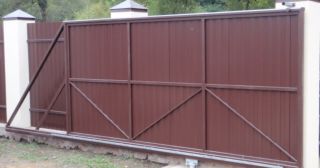 Купить откатные ворота из профнастила Североморск, цена от 1770 руб.